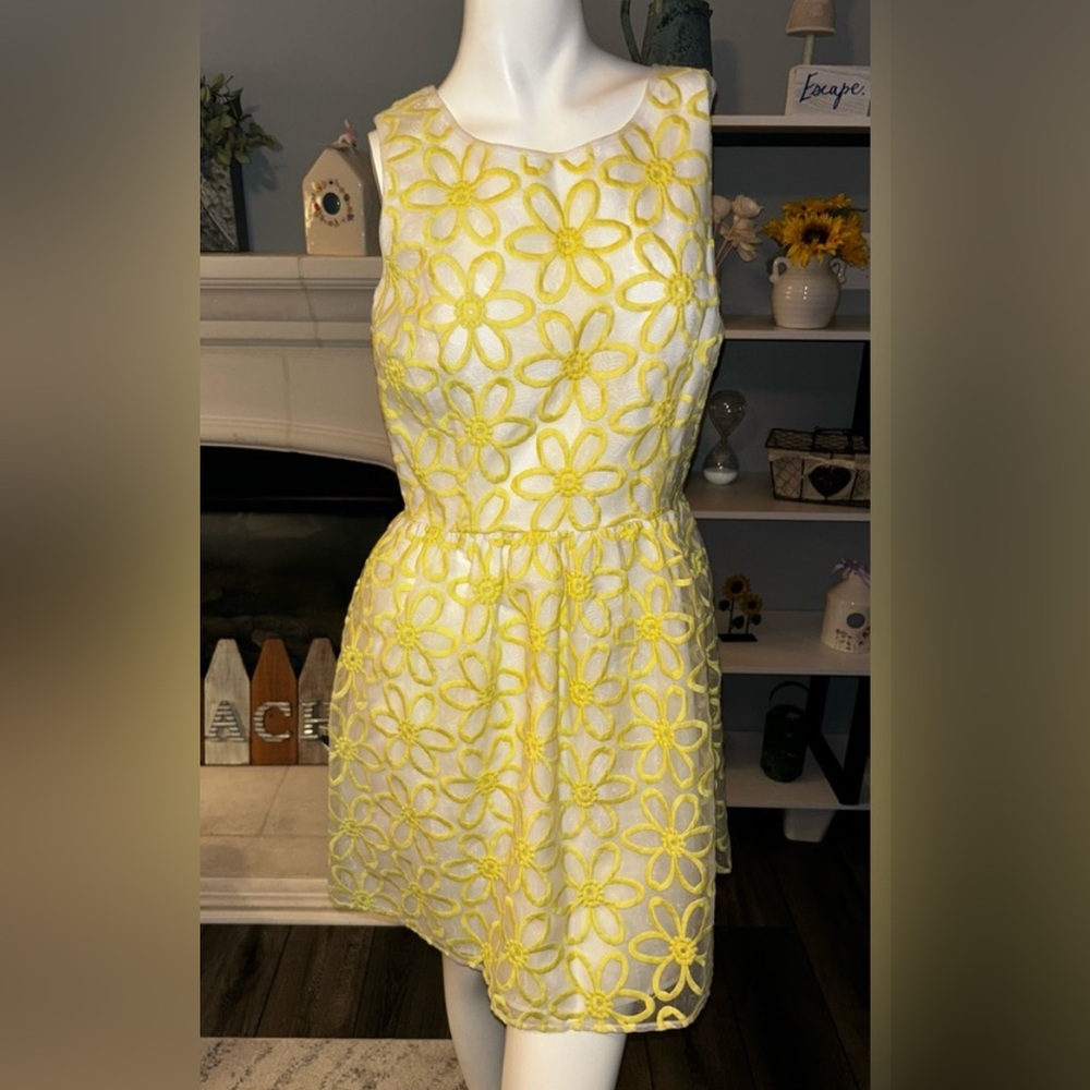 NEW WITH TAG. Victoria Secret’s Designer Floral Print Dress Size 6. Summer